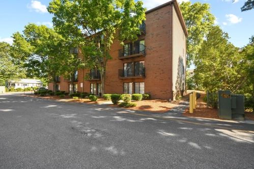 327 Plantation St, Worcester MA  01604-1774 exterior