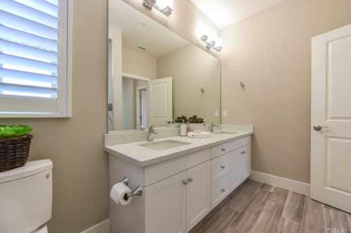 32 Larkfield, Irvine CA 92620-2140 exterior