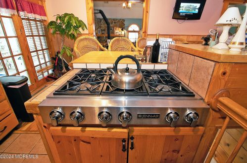 1062 Lakehurst Ave, Jackson Twp NJ 08527-5250 exterior