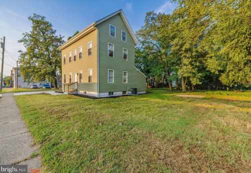 1316 Chestnut St, West Deptford, NJ 08066-1244