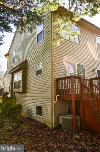 20 Woodstream Ct, West Deptford, NJ 08051-2140