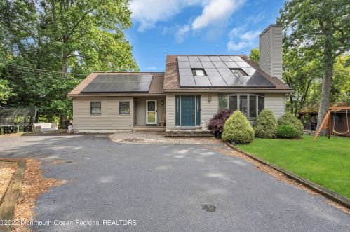 52 Lakeview Dr, Jackson Twp NJ 08527-2704 exterior