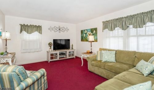 412 Greylock Pkwy, Belleville NJ 07109-2761 exterior