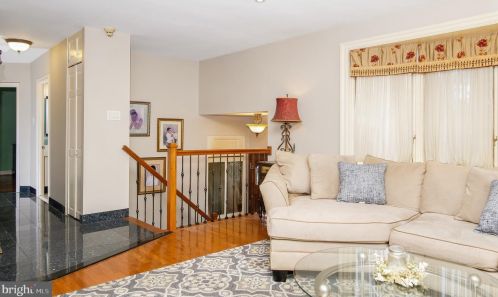 422 Meadowcroft Rd, West Deptford NJ 08096-4007 exterior