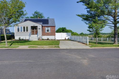 47 Bernard St, Carteret, NJ 07008-1303