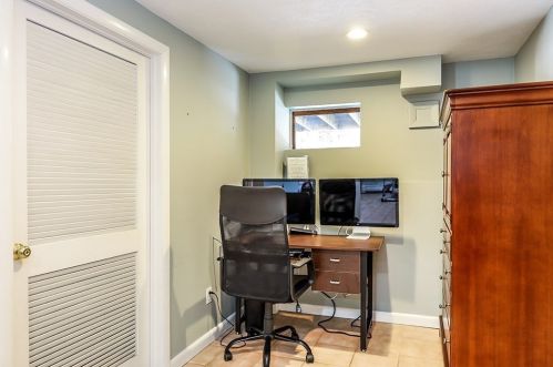 14 Selwyn Rd, Newton MA 02461-2142 exterior