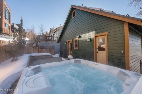 438 Ontario Ave, Park City UT 84060-5120 exterior