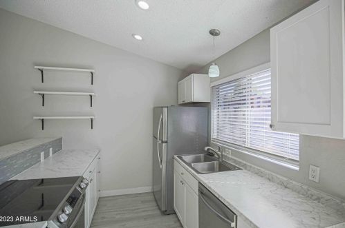 1719 Beverly Ln, Phoenix AZ  85022-2889 exterior