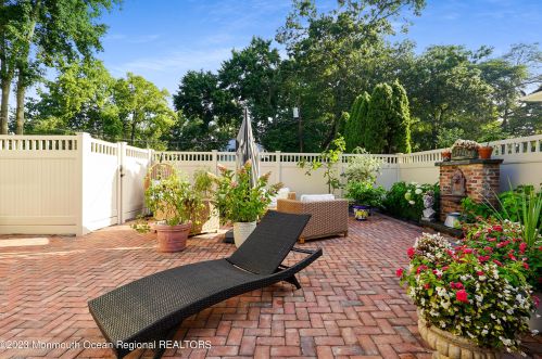 900 Roseld Ave, Tinton Falls NJ  07712-4154 exterior