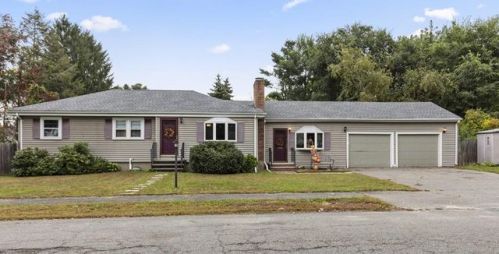 9 Clearwater Rd, Peabody, MA 01960-4511