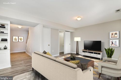 9005 Queen Maria Ct, Columbia MD 21045-2405 exterior