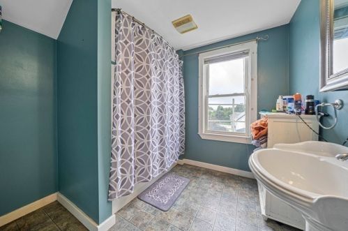 221 Healy St, Fall River MA 02723-1289 exterior