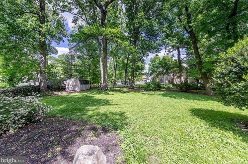 947 Locksley Ln, West Deptford NJ  08096-3121 exterior