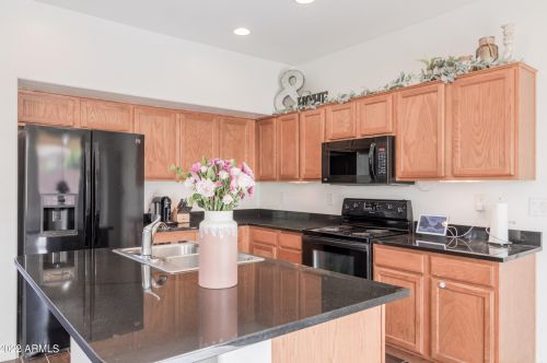 7233 39 Way, Phoenix AZ 85050-5428 exterior