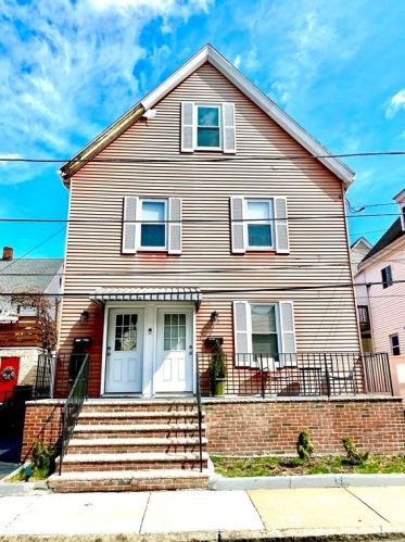 43 Heath St, Everett, MA 02149-1826