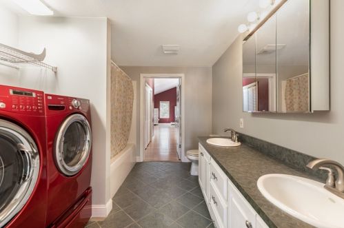 24 Harvey Ln, Whitman MA 02382-1948 exterior