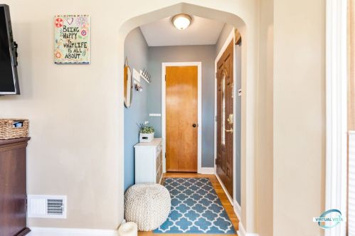 2920 Maple Ave, Forest View, IL 60402-2847