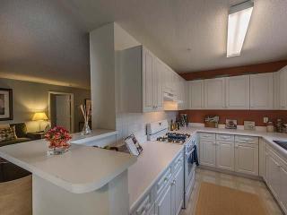 1 Avalon Dr, Peabody MA  01960-1506 exterior