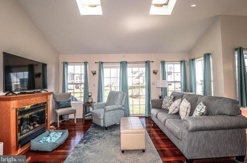 9 Canal Vw Dr, Trenton NJ 08648-1319 exterior