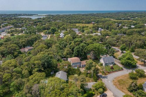 2 Uncle Zlotis Rd, Chatham MA 02633-1595 exterior