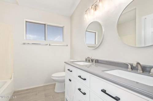 1222 Beverly Ln, Phoenix AZ 85032-3408 exterior