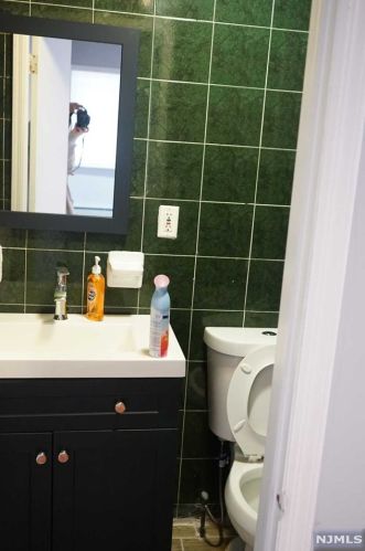 27 Valley St, Belleville NJ  07109-3022 exterior