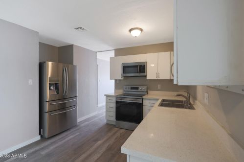 3018 81st Ave, Phoenix AZ  85033-4702 exterior