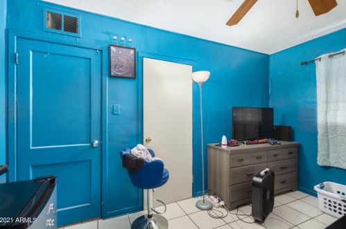 1039 27 Dr, Phoenix AZ 85045-2209 exterior