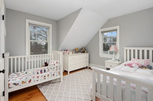 56 Elm St, Hingham MA 02043-2431 exterior