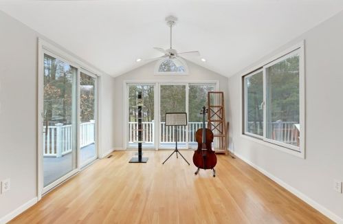 347 Prospect St, Hingham MA 02061-1140 exterior