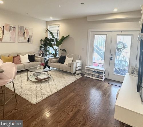 1229 5th St, Philadelphia, PA 19122-5234