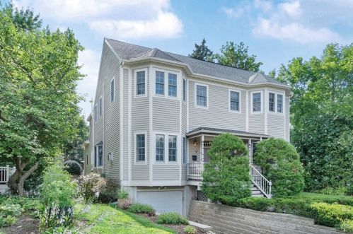 75 Oak Ave, Newton, MA 02465-1814