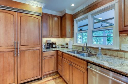 4815 Dunwoody Sta Dr, Atlanta GA 30338-4705 exterior