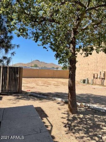 2725 Beck Ln, Phoenix AZ 85032-4255 exterior