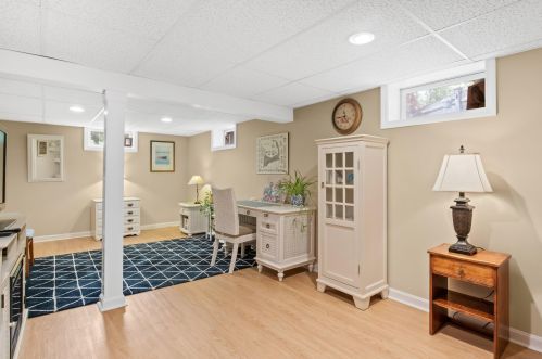 2 Uncle Zlotis Rd, Chatham MA 02633-1595 exterior