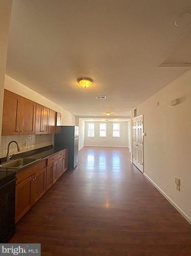 6006 Chestnut St, Philadelphia, PA 19139-3044