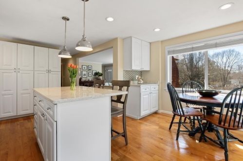 277 Haverhill St, North Reading MA 01864-1452 exterior