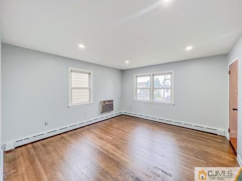 731 Roosevelt Ave, Carteret NJ  07008-2318 exterior