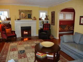 2236 Maplewood Rd, Cleveland OH  44118-2816 exterior