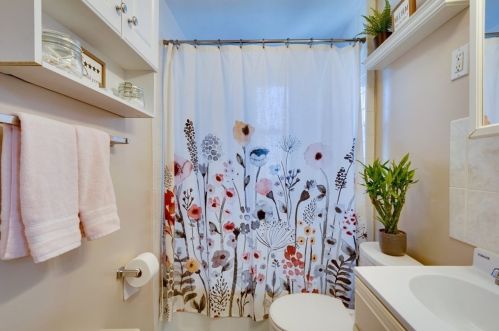 12 Highland Ter, Needham MA 02494-3014 exterior