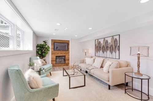 405 Main St, Lynnfield MA 01940-2559 exterior