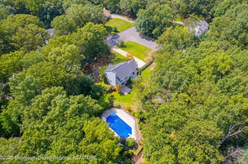 20 Bittersweet Dr, Jackson Twp NJ 08527-4922 exterior