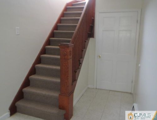 40 Pulaski Ave, Carteret, NJ 07008-2580