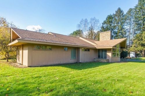 32 Brookshire Rd, Worcester MA 01609-1252 exterior