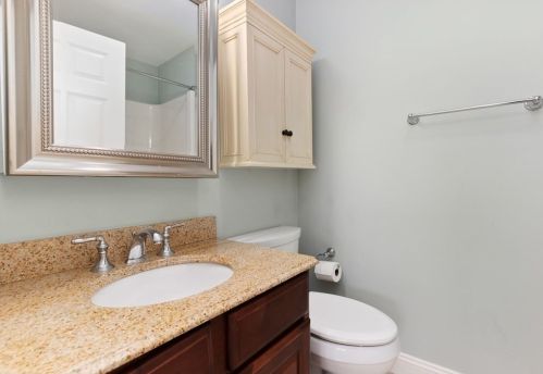 14 Wompatuck Rd, Hingham MA 02043-1100 exterior