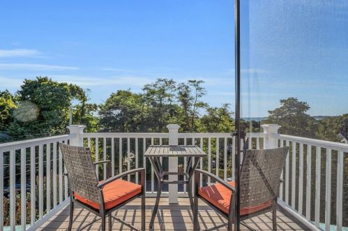 12 Baker Ave, Beverly MA 01915-3504 exterior