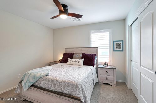 1665 Blaylock Dr, Phoenix AZ 85085-6324 exterior