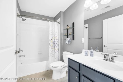 42 Kyle Dr, Tinton Falls NJ  07712-7536 exterior