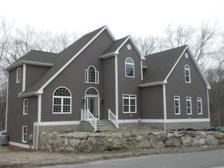 355 Carroll St, Dartmouth, MA 02747-8900