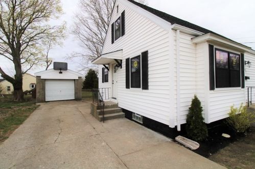 967 Wilbur Ave, Fall River MA  02725-2033 exterior